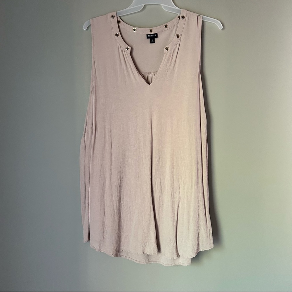 Torrid Women's Sleeveless Top in Cream